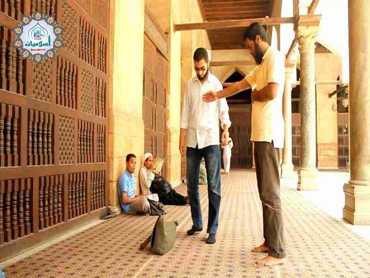 ما حكم الدين في من يمنع أحد من المرور أمامه أثناء الصلاة؟ ما حكم الدين في من يمنع أحد من المرور أمامه أثناء الصلاة؟