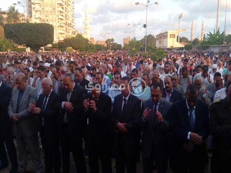 بالصور.. محافظ بورسعيد يشارك الآلاف صلاة عيد الأضحى بالصور.. محافظ بورسعيد يشارك الآلاف صلاة عيد الأضحى