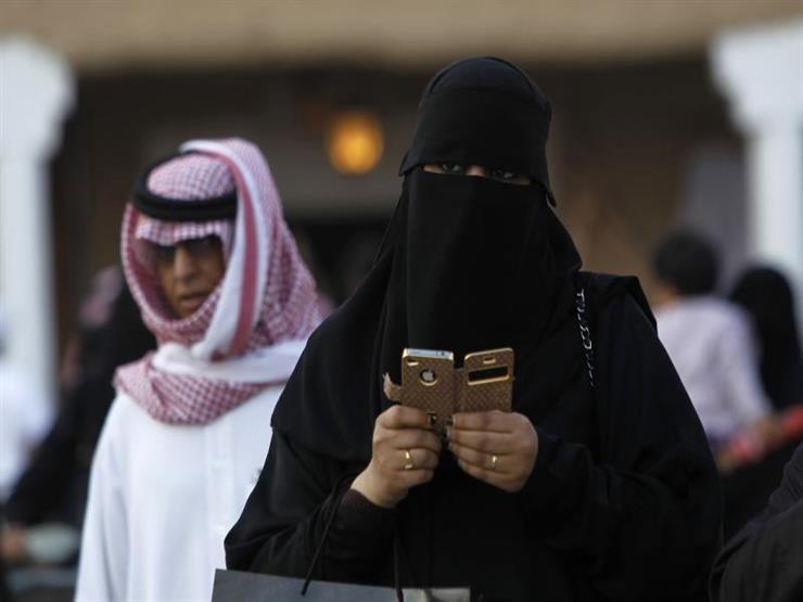 سعوديون يتهمون "آيفون x" بمحاربة النقاب سعوديون يتهمون "آيفون x" بمحاربة النقاب