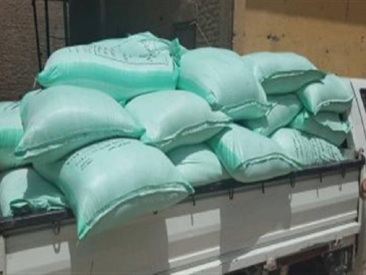 إحباط محاولة بيع 34 طن دقيق مدعم بالسوق السوداء في البحر الأحمر إحباط محاولة بيع 34 طن دقيق مدعم بالسوق السوداء في البحر الأحمر