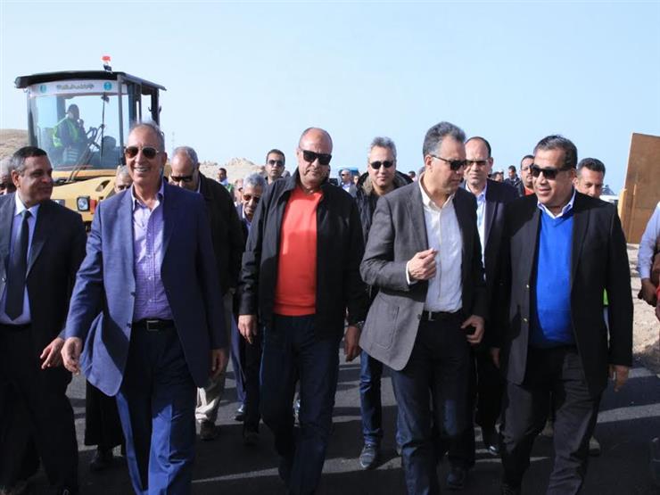 وزير النقل يتفقد مشروعات الطرق والكباري بالبحر الأحمر وزير النقل يتفقد مشروعات الطرق والكباري بالبحر الأحمر