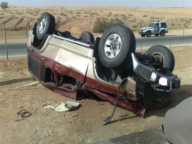 بالفيديو.. انقلاب غامض لسيارة دفع رباعي وهي شبه متوقفة بالفيديو.. انقلاب غامض لسيارة دفع رباعي وهي شبه متوقفة