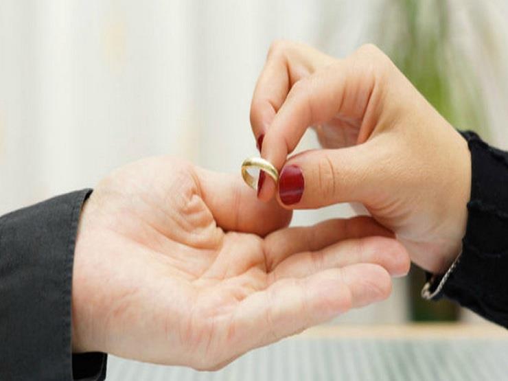 فرض عليها أجرة توصيل.. سيدة في الإمارات تطلب الطلاق من زوجها فرض عليها أجرة توصيل.. سيدة في الإمارات تطلب الطلاق من زوجها