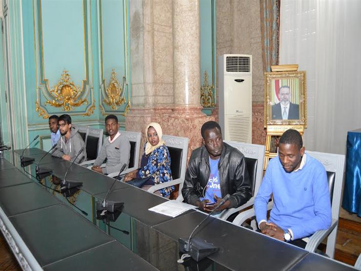 رئيس جامعة عين شمس يستقبل وفدًا من الطلاب الأفارقة  (3)