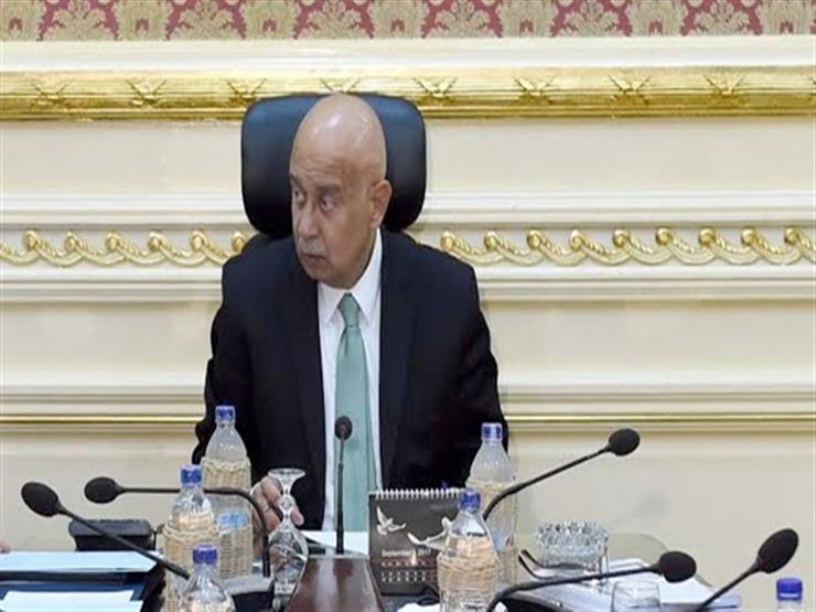 رئيس الحكومة يتسلم الموازنة العامة من وزير المالية رئيس الحكومة يتسلم الموازنة العامة من وزير المالية