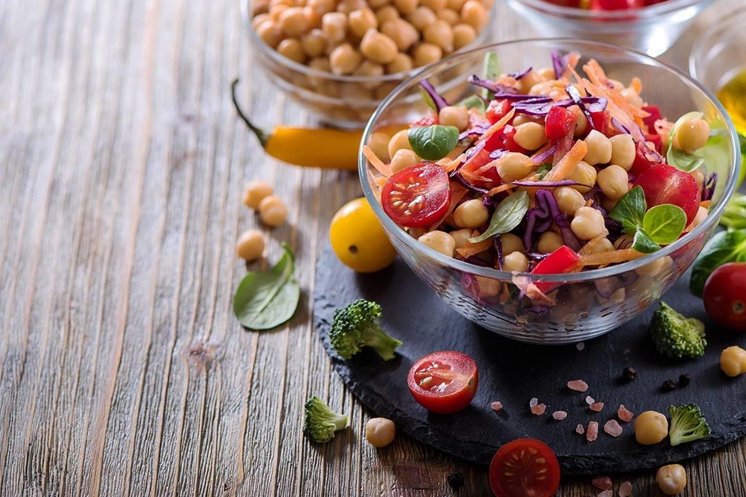 عناصر غذائية تقوي مناعتك.. (إنفوجراف) عناصر غذائية تقوي مناعتك.. (إنفوجراف)