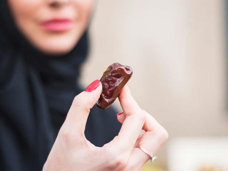 ما الحكمة من تعويض المرأة الحائض للصوم وعدم تعوض الصلاة؟ ما الحكمة من تعويض المرأة الحائض للصوم وعدم تعوض الصلاة؟