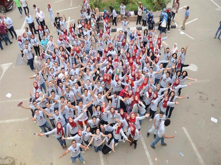 بالفيديو- بعد عامين من التخرج.. أغنية "خلصت أيام كليتنا" تجمع صيادلة جامعة القاهرة بالفيديو- بعد عامين من التخرج.. أغنية "خلصت أيام كليتنا" تجمع صيادلة جامعة القاهرة