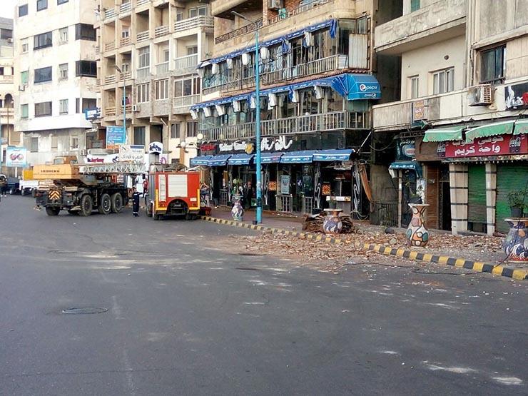 قتلت سائقًا وأعاقت الكورنيش.. لحظة سقوط لوحة إعلانات الإسكندرية (فيديو) قتلت سائقًا وأعاقت الكورنيش.. لحظة سقوط لوحة إعلانات الإسكندرية (فيديو)
