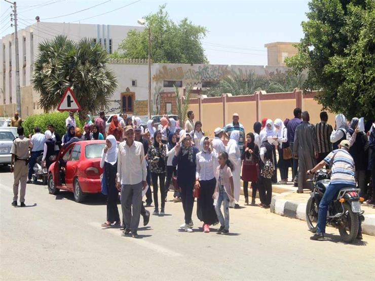 تباين آراء طلاب الوادي الجديد حول مدى سهولة امتحان الجيولوج...مصراوى تباين آراء طلاب الوادي الجديد حول مدى سهولة امتحان الجيولوج...مصراوى