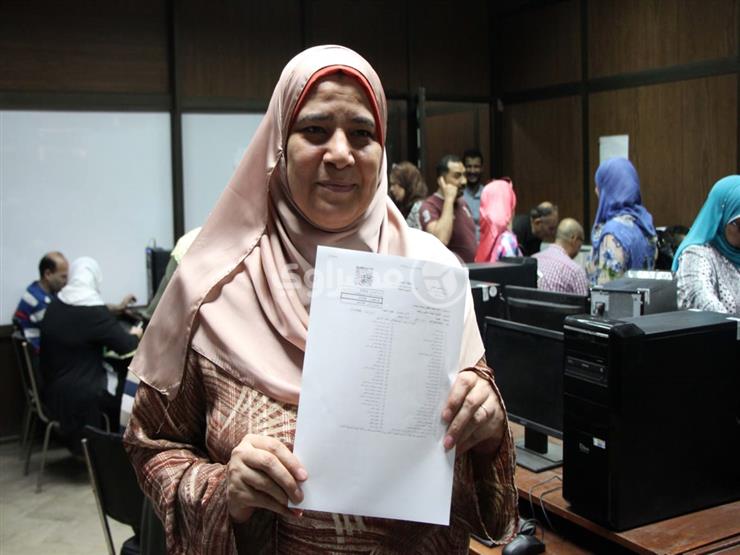 رغم حصول ابنتها على 98.5%.. "أبلة آمال" تبكي على باب التنسيق رغم حصول ابنتها على 98.5%.. "أبلة آمال" تبكي على باب التنسيق