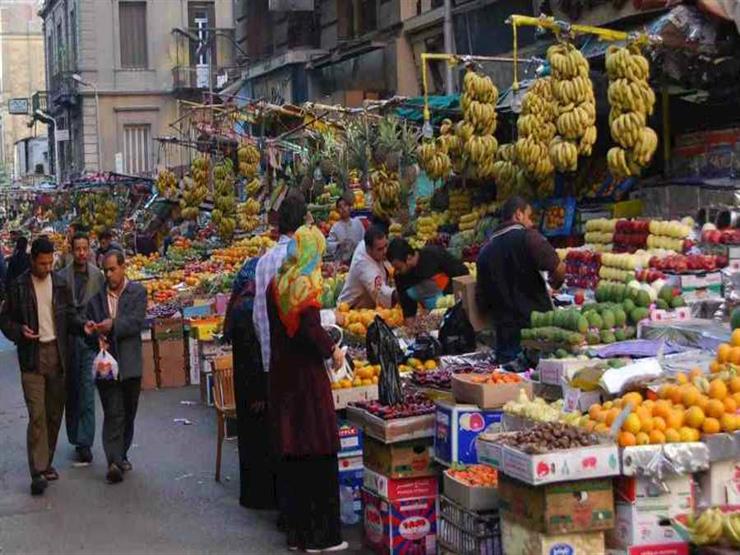 الليمون يتراجع والمانجو ترتفع نعرض أسعار الخضر والفاكهة بسوق العبور اليوم