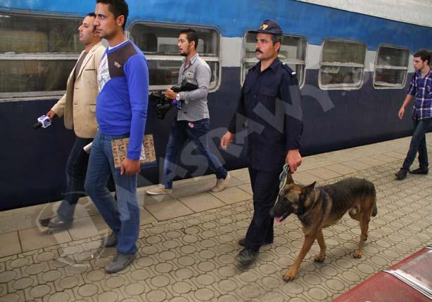 آثار انفجار قنبلة على رصيف محطة مصر