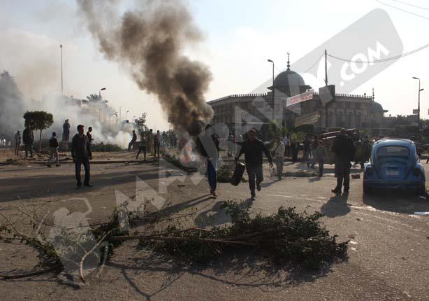 إشتباكات امام مسجد السلام بمدينة نصر للإعتراض علي  فض إعتصام رابعة