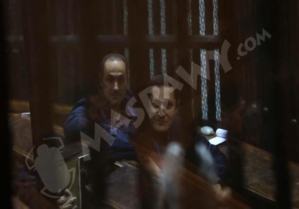 صورة تجمع نجليه مبارك أثناء جلسة التلاعب بالبورصة