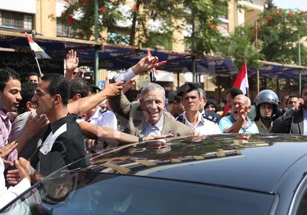 رئيس الوزراء إبراهيم محلب يدلي بصوتة في إنتخابات الرئاسة