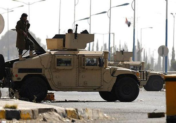 150120160209_yemen_presidential_guards_stands_on_an_armoured_personnel_640x360_reuters_nocredit