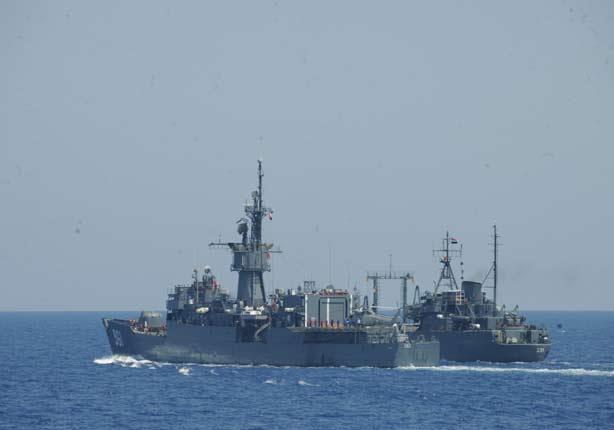 القوات البحرية المصرية والسعودية تتدرب على تأمين المياه الإقليمية