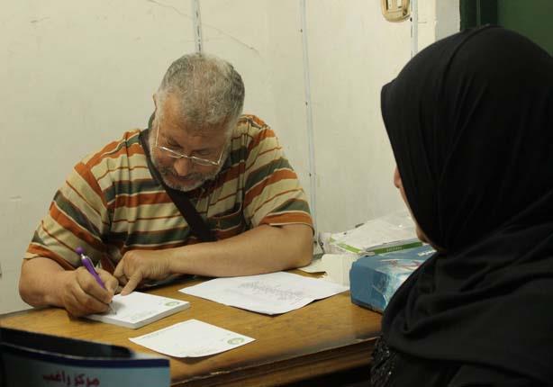 اتحاد الأطباء العرب تنظم قافلة طبية لأهالي الإسكندرية (2)