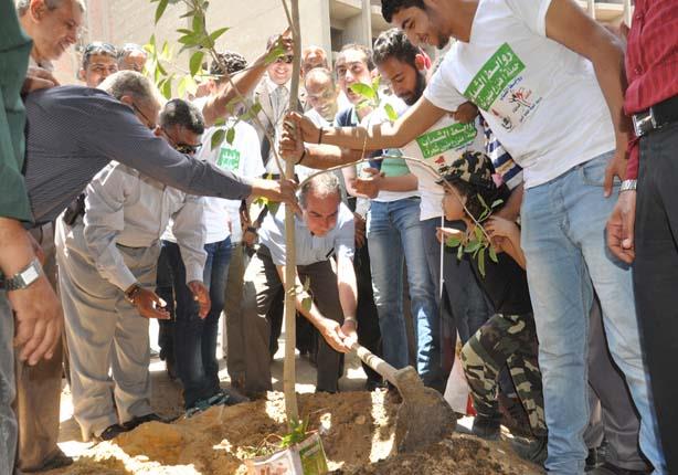  أعضاء روابط الشباب حملة هنزرع مليون شجرة