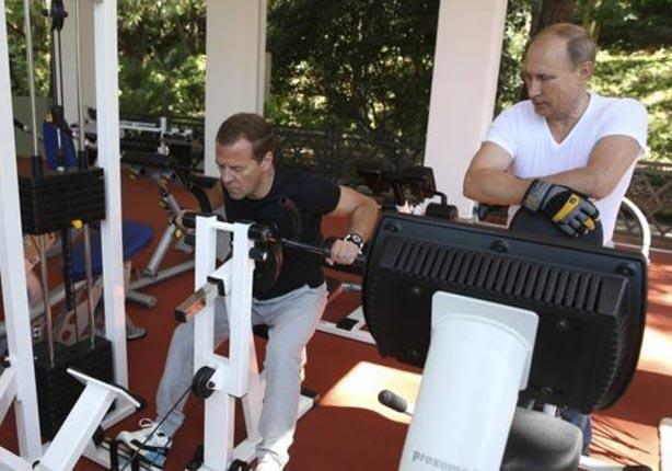 بوتين ورئيس حكومته ميدفيديف يؤديان التمارين الرياضية
