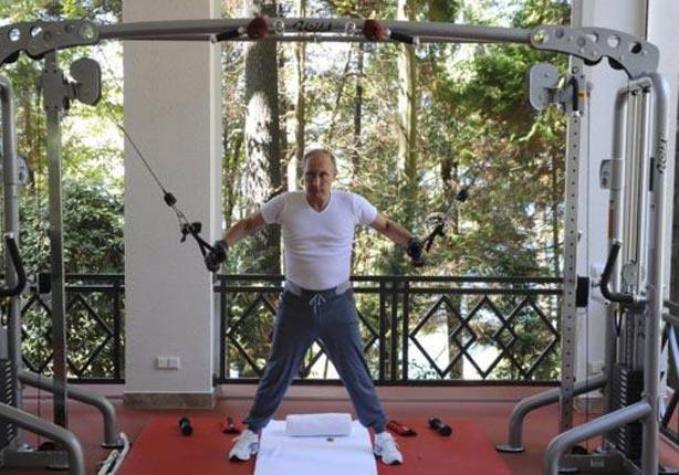 بوتين ورئيس حكومته ميدفيديف يؤديان التمارين الرياضية