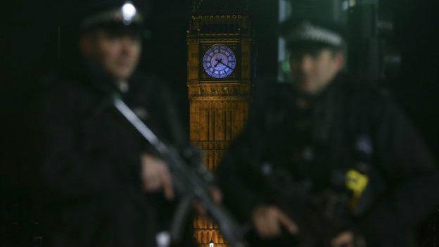 دفعت الشرطة البريطانية بالمزيد من رجال الشرطة لتأمين المدينة أثناء الاحتفال بالعام الجديد.4