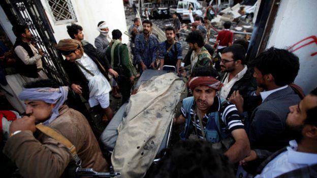 161008185745__people_carry_the_body_of_man_killed_in_what_witnesses_said_was_an_airstrike_by_saudi-led_coalition_aircraft_640x360_reuters_nocredit