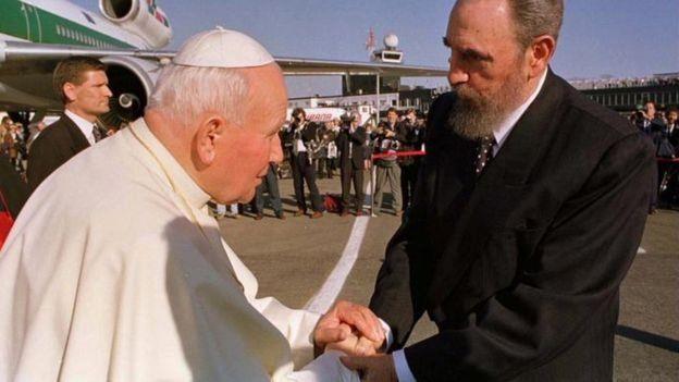 حرص كاسترو على استقبال البابا فرانسيس رغم اعتباره أن بلاده 