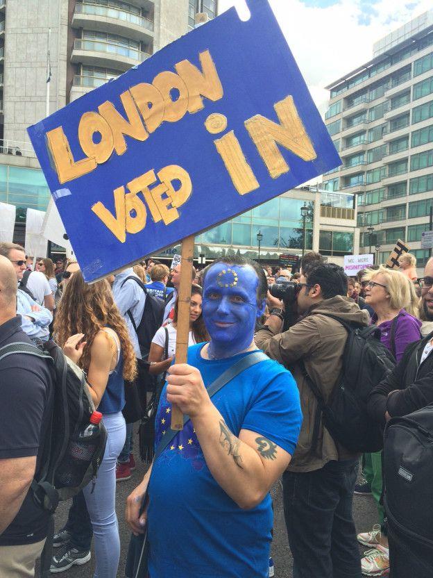 لافتة تذكر بأن غالبية سكان العاصمة البريطانية صوتت لصالح البقاء في الاتحاد الأوروبي.