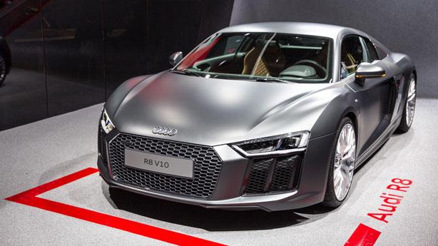 2017-Audi-R8-V10-auto-show-front-view-alloy-wheels-headlights-and-grille