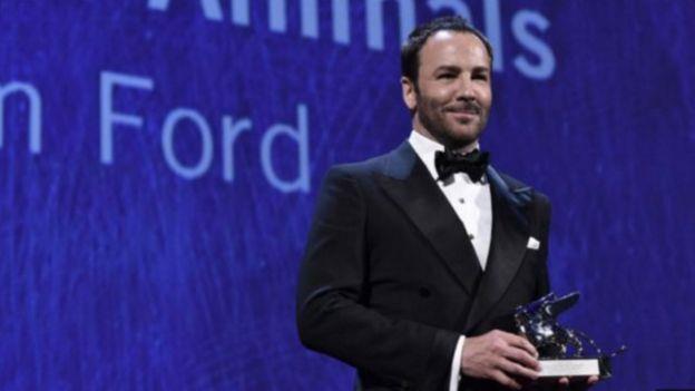 تمكن توم فورد من حصد إحدى جوائز مهرجان فينيسيا الدولي للأفلام خلال الشهر الجاري لفيلمه الأخير