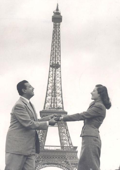 أنور وجدي و زوجته ليلى فوزي في باريس