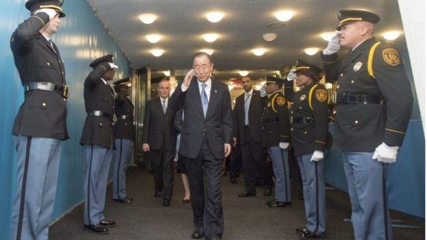 بان كي مون يغادر مبنى الأمم المتحدة