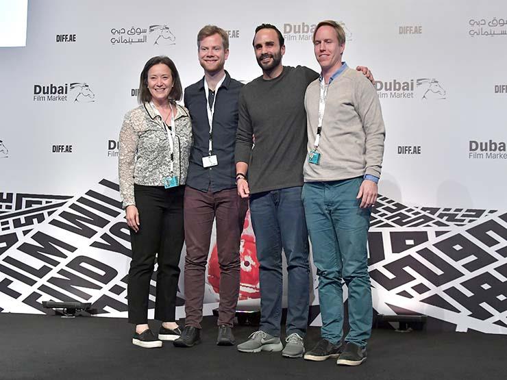 المخرج باسل غندور والمنتجة رولا ناصر الحائزين على جائزة سينسكيب فرونت رو ضمن جوائز ملتقى دبي السينمائي