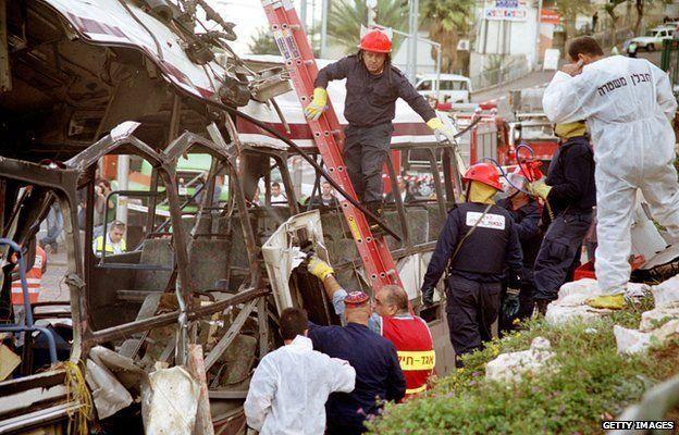 15 شخصا لقوا حتفهم في تفجير انتحاري في حيفا عام 2001، وهو من بين 30 تفجيرا أعلنت حماس مسؤوليتها عنها في ذلك العام