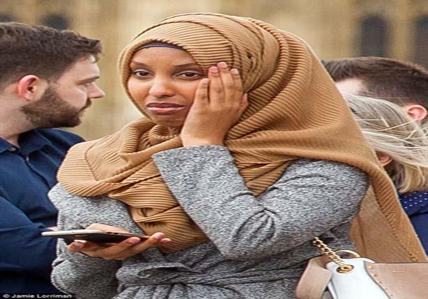 قصة مسلمة تداول صورها البريطانيون بعد 