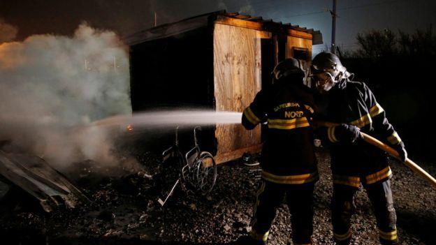 حريق يلتهم مخيما كبيرا للاجئين في فرنسا (2)