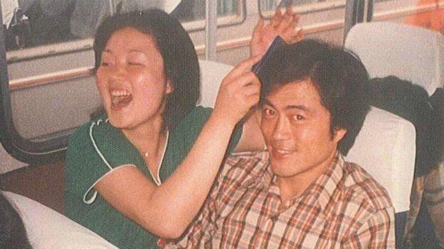 مون وزوجته كيم جونغ سوك في شبابهما