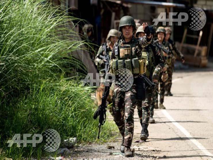 عملية عسكرية للجيش الفلبيني فى جنوب البلاد اليوم (أ ف ب)