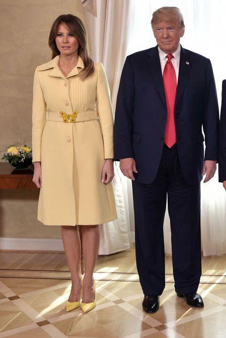 ميلانيا بفستان أصفر في استقبال بوتين