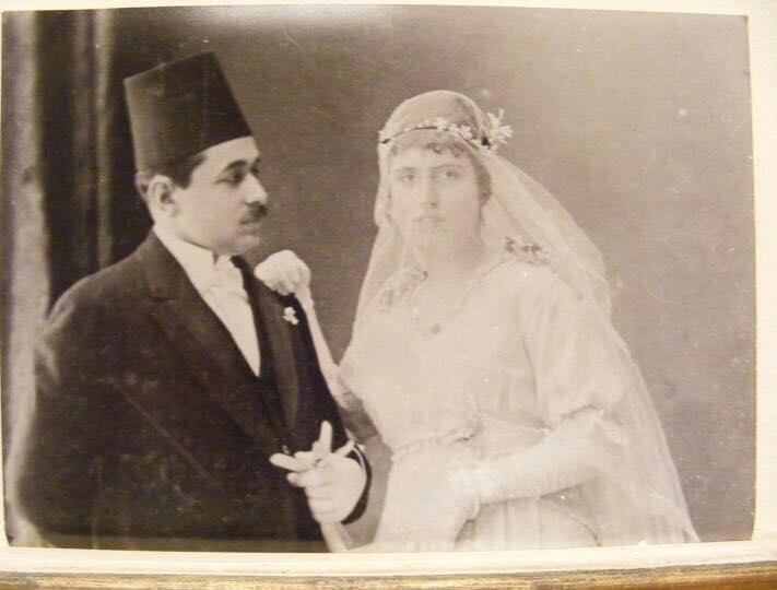  الدكتور محمد رضا وزوجته نعمت صدقي