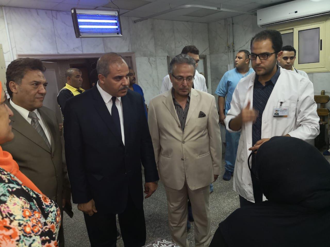 رئيس جامعة الأزهر يزور مستشفى سيد جلال