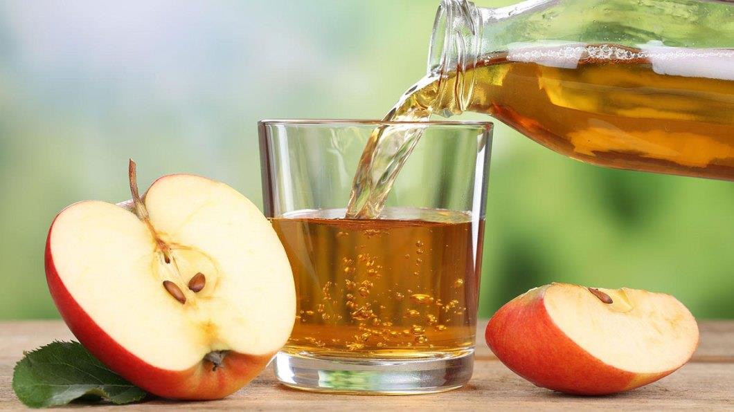 apple_juice_pouring_204835342_1200