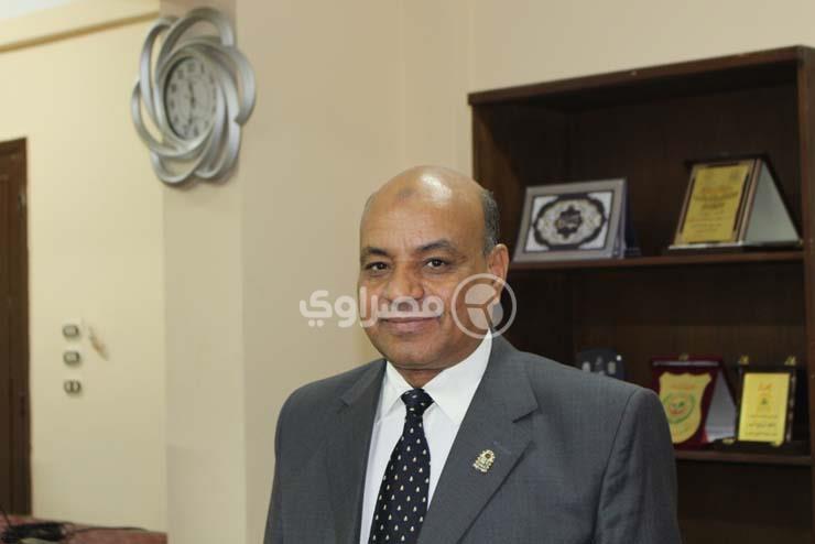 الاستاذ الدكتور عاطف أبو الوفا رئيس جامعة الوادي الجديد (1)