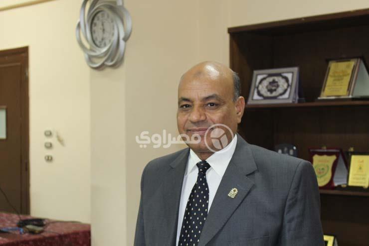 الاستاذ الدكتور عاطف أبو الوفا رئيس جامعة الوادي الجديد (10)