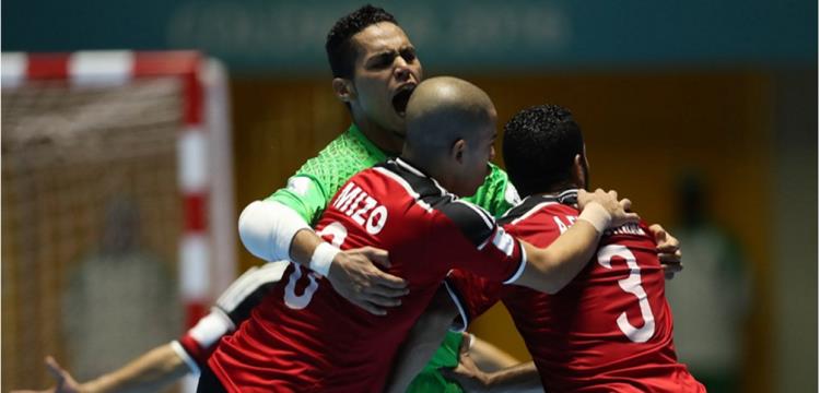 فرحة لاعبي مصر بالهدف الأول أمام إيطاليا