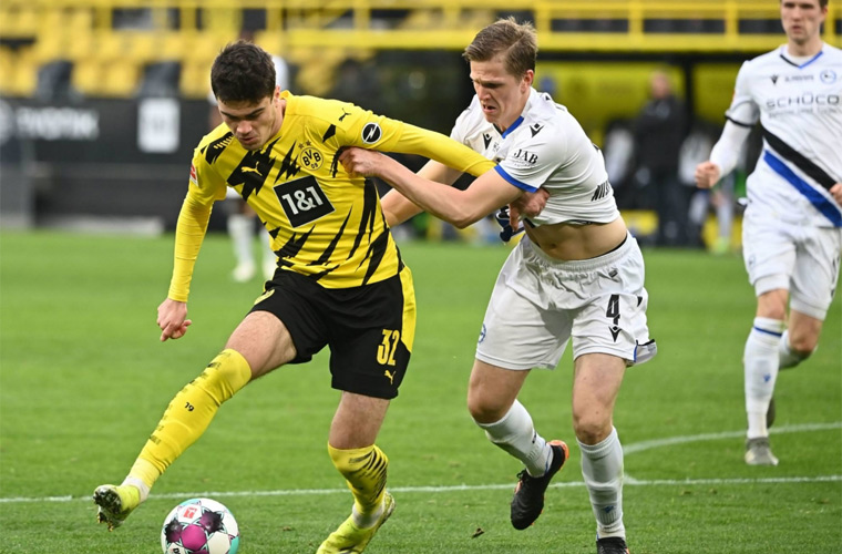 لقطات مباراة بروسيا دورتموند وارمينيا بيليفيلت