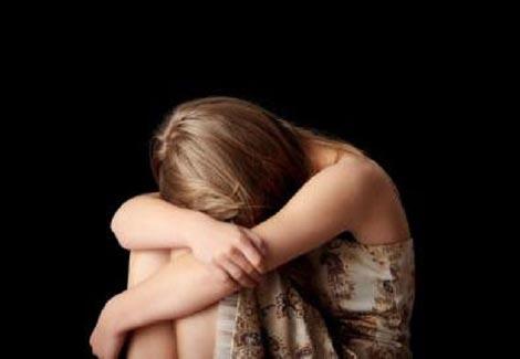 كينيا تعاقب 3 مغتصبين بقطع الحشائش.. والفتاة على ''كرسي متحرك'' كينيا تعاقب 3 مغتصبين بقطع الحشائش.. والفتاة على ''كرسي متحرك''