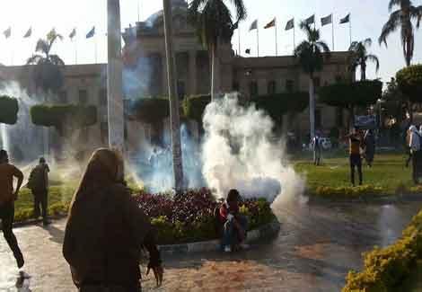 خلف أسوار الجامعة.. هنا بدأت الاشتباكات خلف أسوار الجامعة.. هنا بدأت الاشتباكات